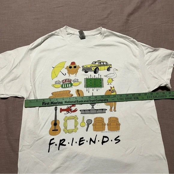 FRIENDS Graphic Tee Icons TV Show Size Large NYC Central Perk Humor Novelty - Picture 4 of 5